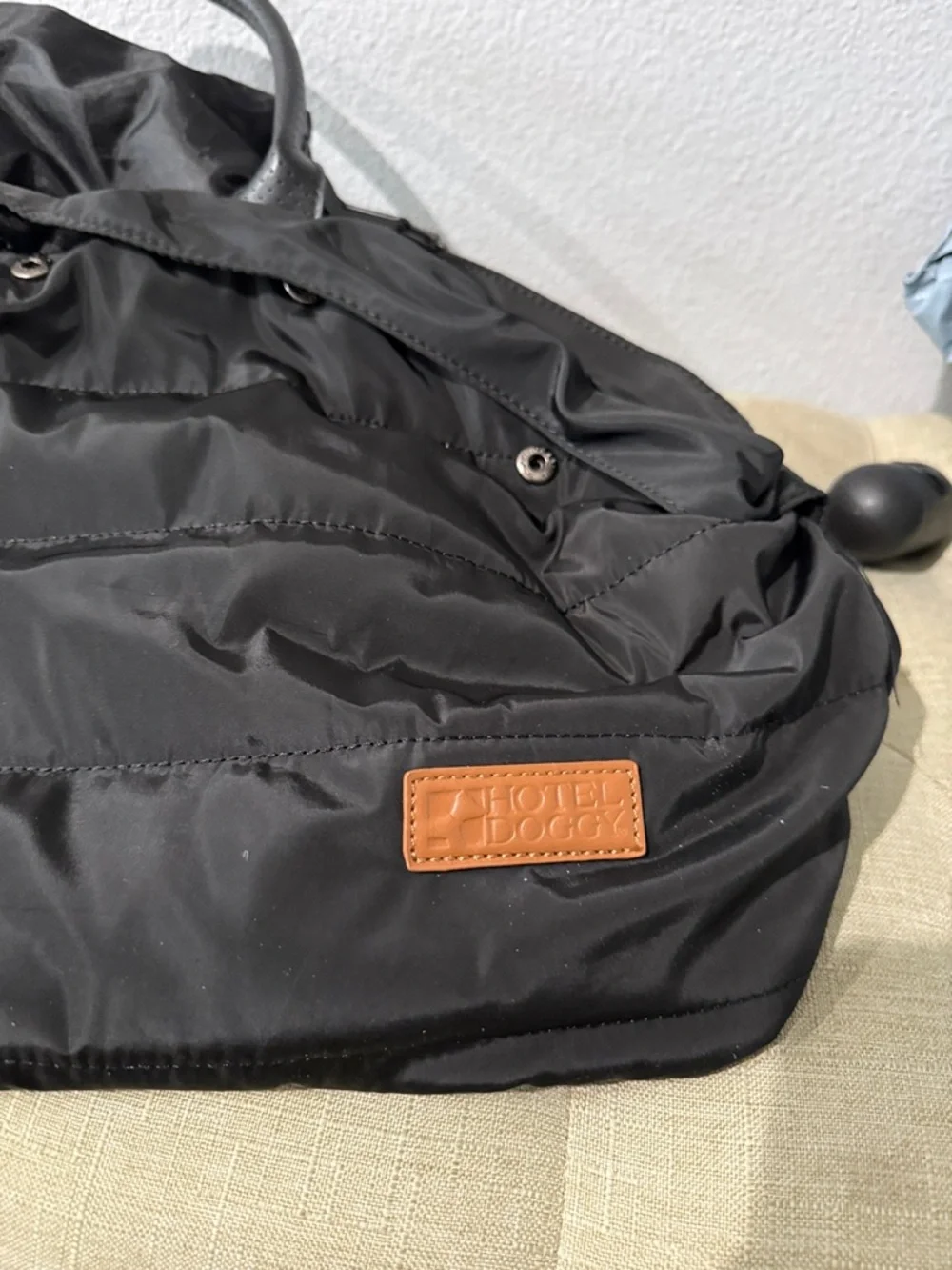 Hotel Doggy dog car seat and carrier in black with Sherpa Trim and strap